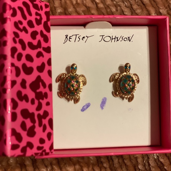 Betsey Johnson Turtle earrings. New in box never worn. - Picture 4 of 5